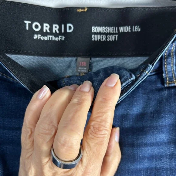 Torrid Bombshell Wide Leg Super Soft Jeans Dark Wash Size 16R - Picture 7 of 9